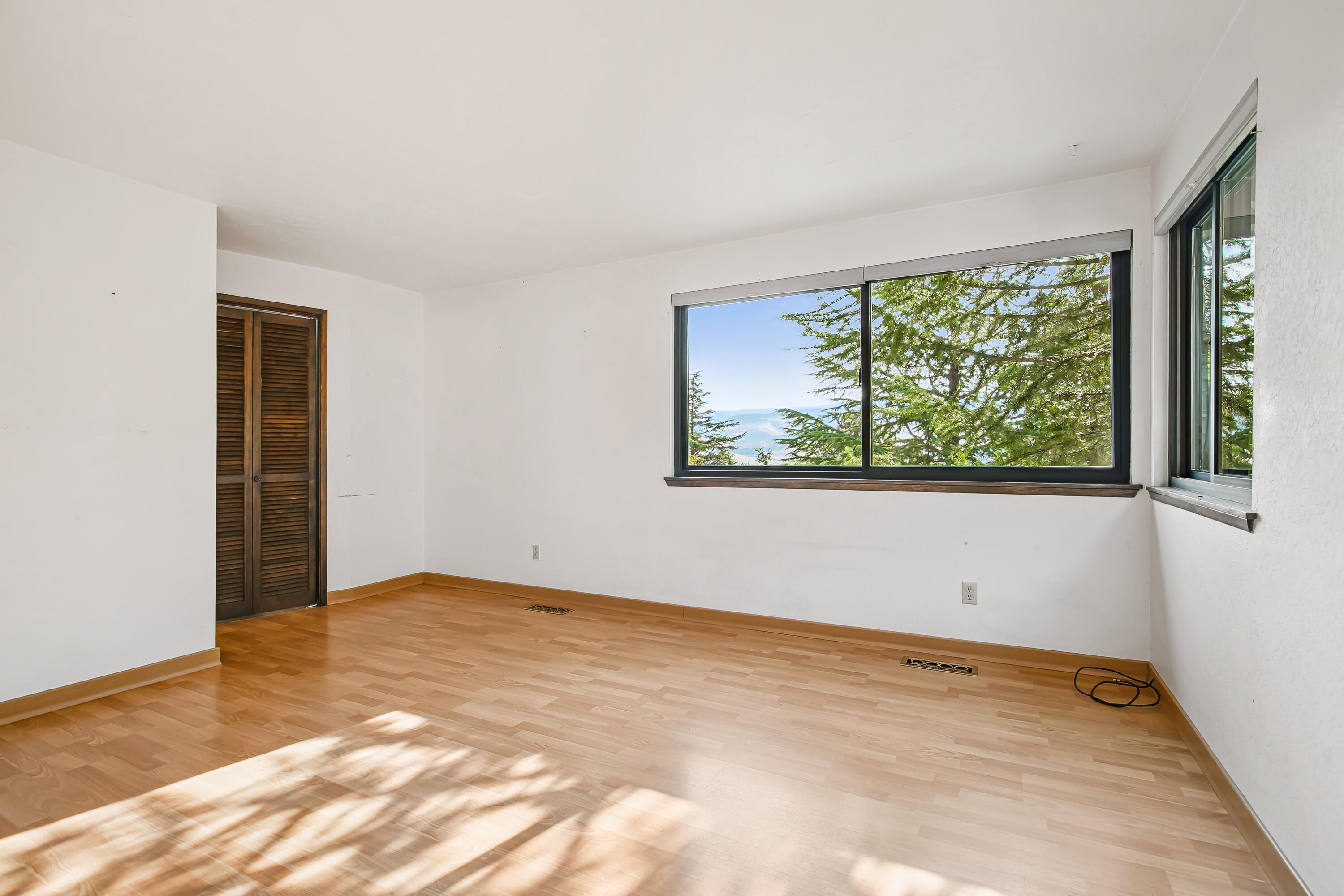 1015 Oneida Circle Ashland, OR 97520 - Photo 17 of 31 1015 Oneida Circle, Ashland, OR 97520