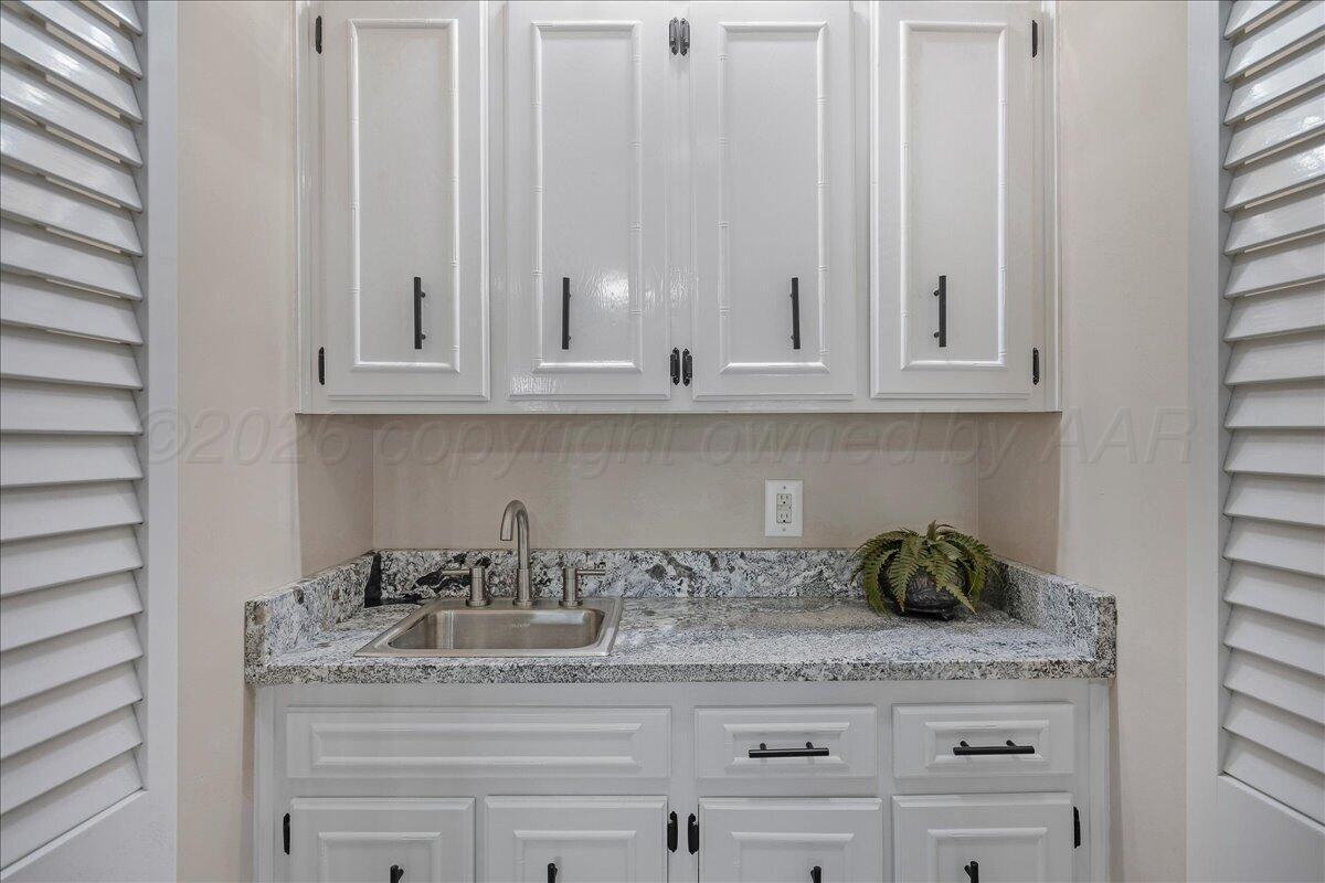 3529 Cinderella Lane Amarillo, TX 79121 - Photo 8 of 30 08-Wet Bar