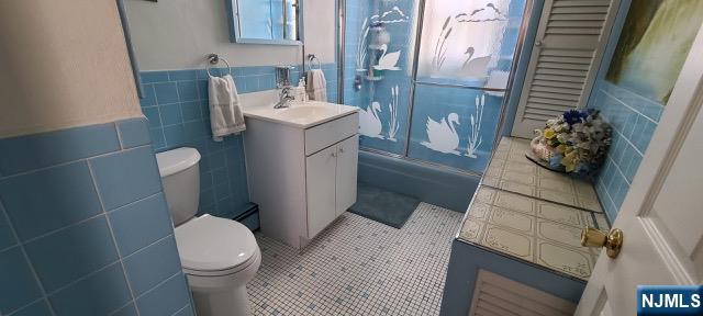 79 Washington Street Harrison, NJ 07029 - Photo 15 of 25 a bathroom with a sink toilet and shower