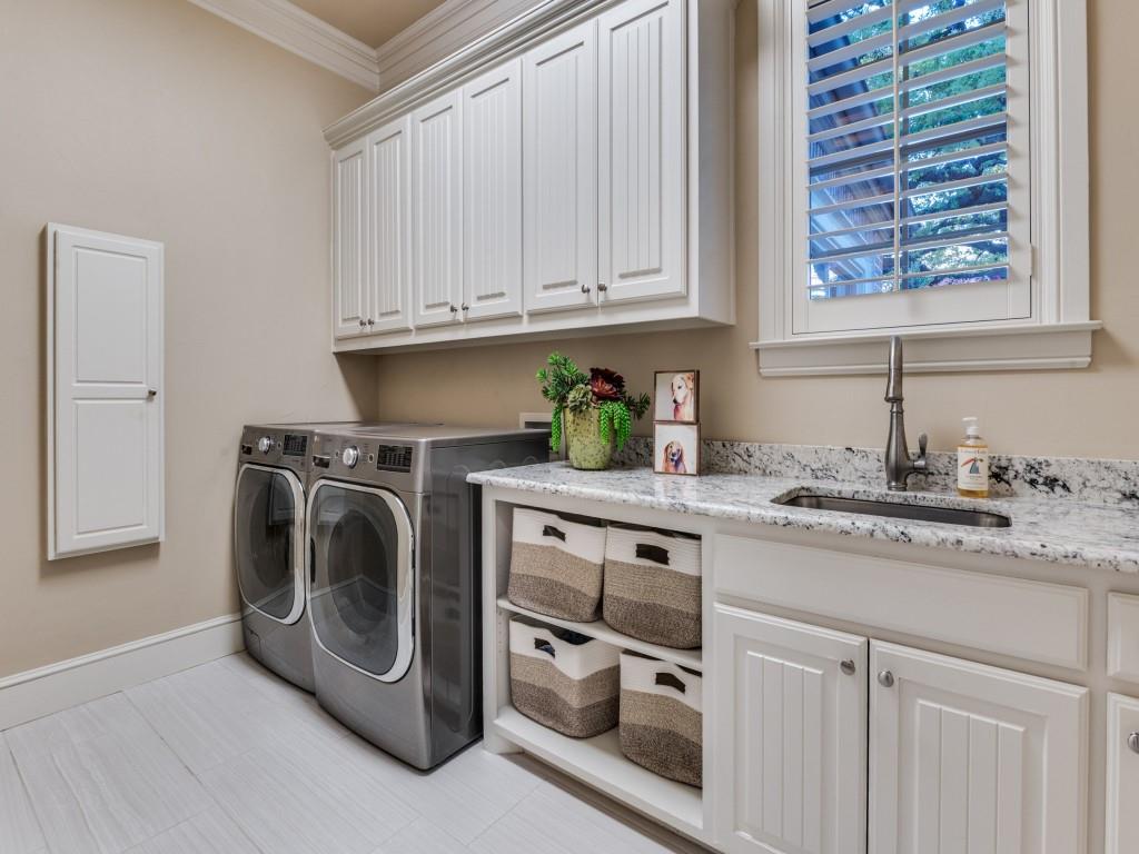 701 Regency Court Denton, TX 76210 - Photo 30 of 39 a utility room with sink dryer and washer