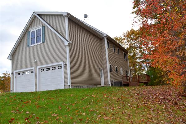81 Old Farm Road Douglas, MA 01516 - Photo 4 of 30 Gallery Image 4