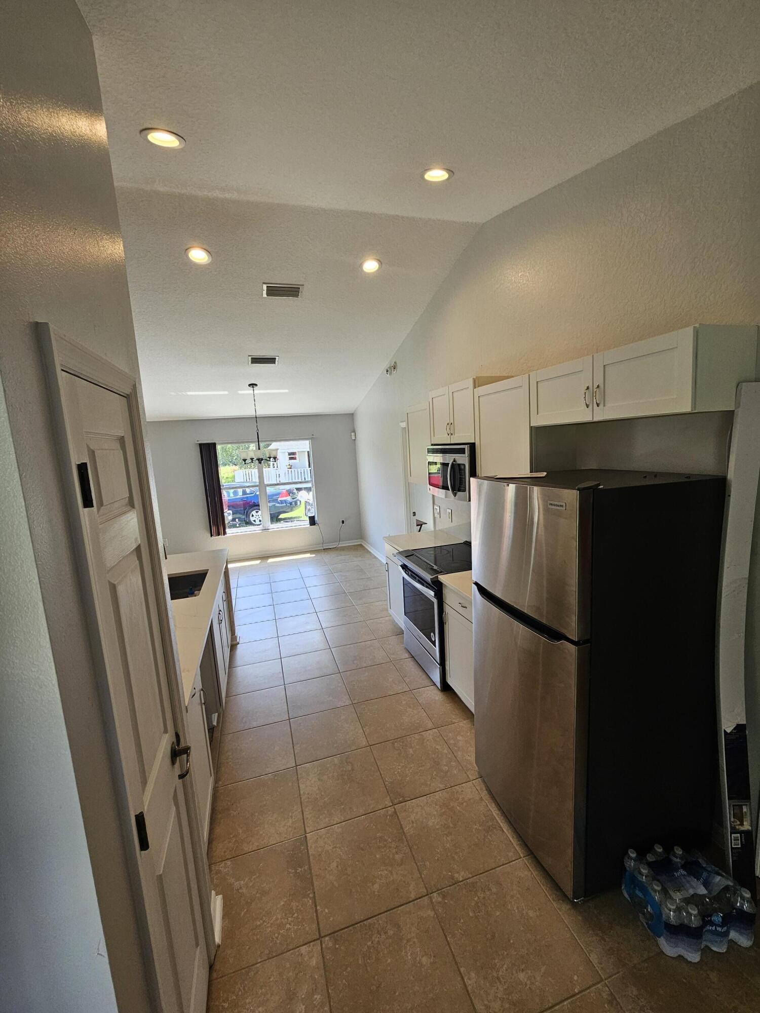 6608 Southwest 143rd Ln Road Ocala, FL 34473 - Photo 12 of 39 J