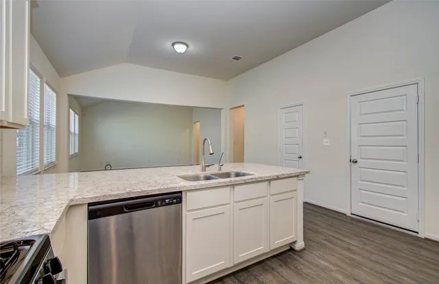 $2,300 | 8426 Beacon Bay Circle, Baytown, TX 77523