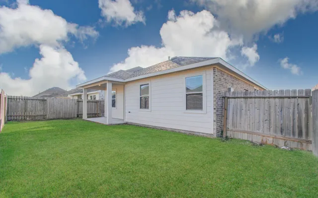 $2,300 | 8426 Beacon Bay Circle, Baytown, TX 77523