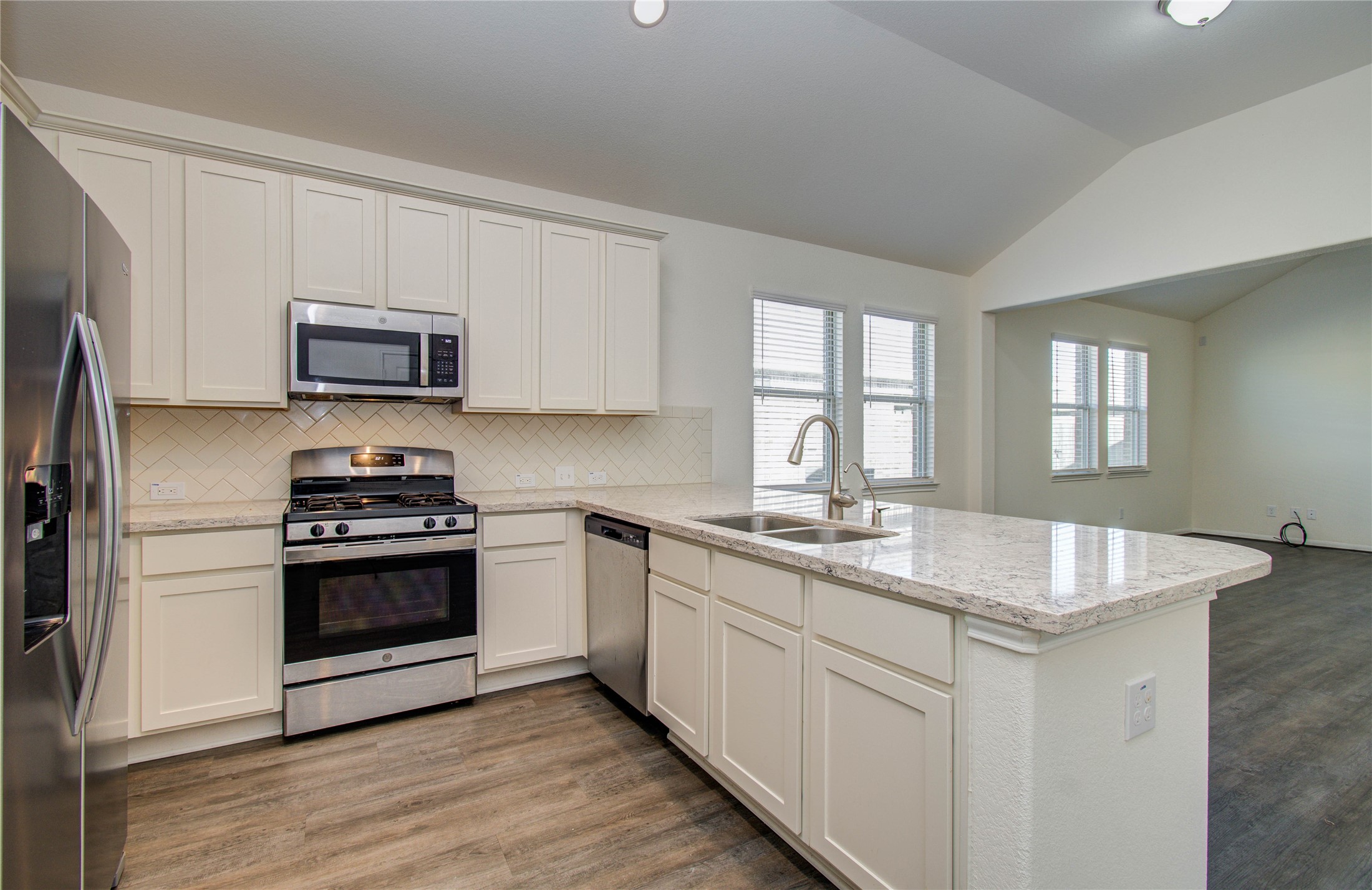 8426 Beacon Bay Circle Baytown, TX 77523 - Photo 10 of 36