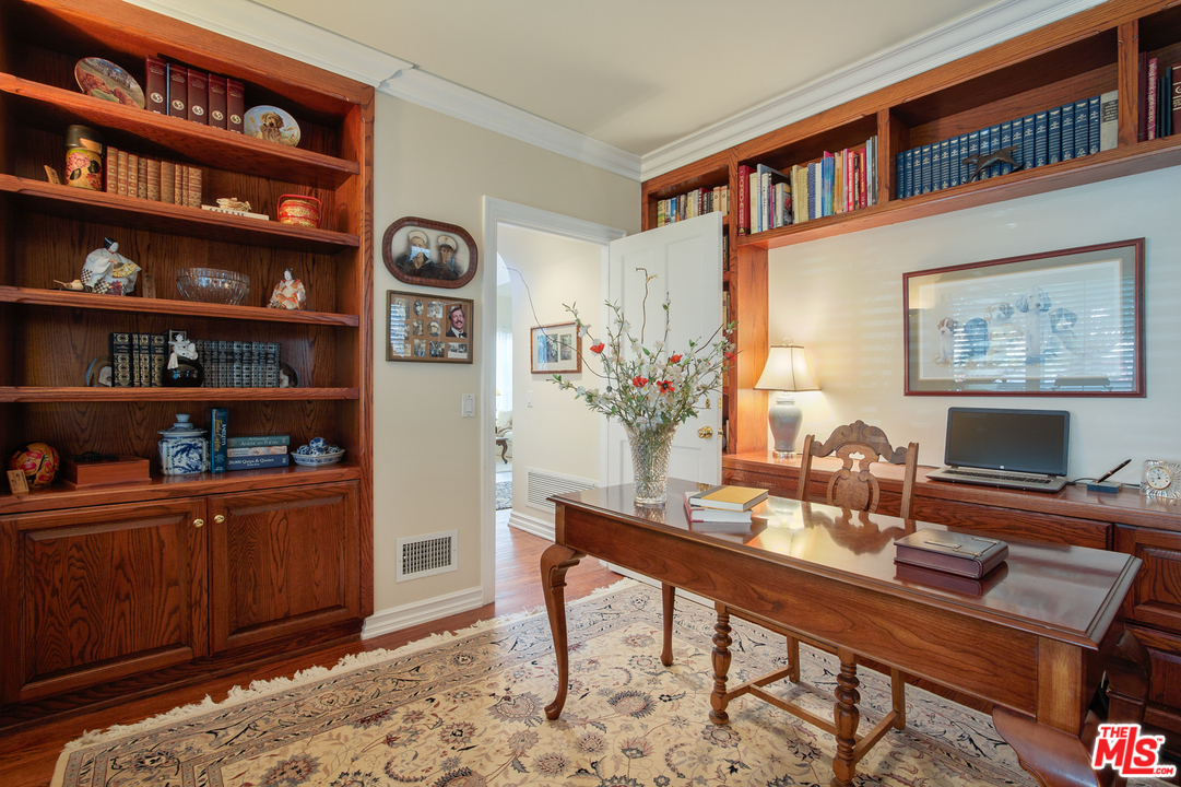 340 11th Street Santa Monica, CA 90402 - Photo 15 of 28 a view of a workspace with furniture