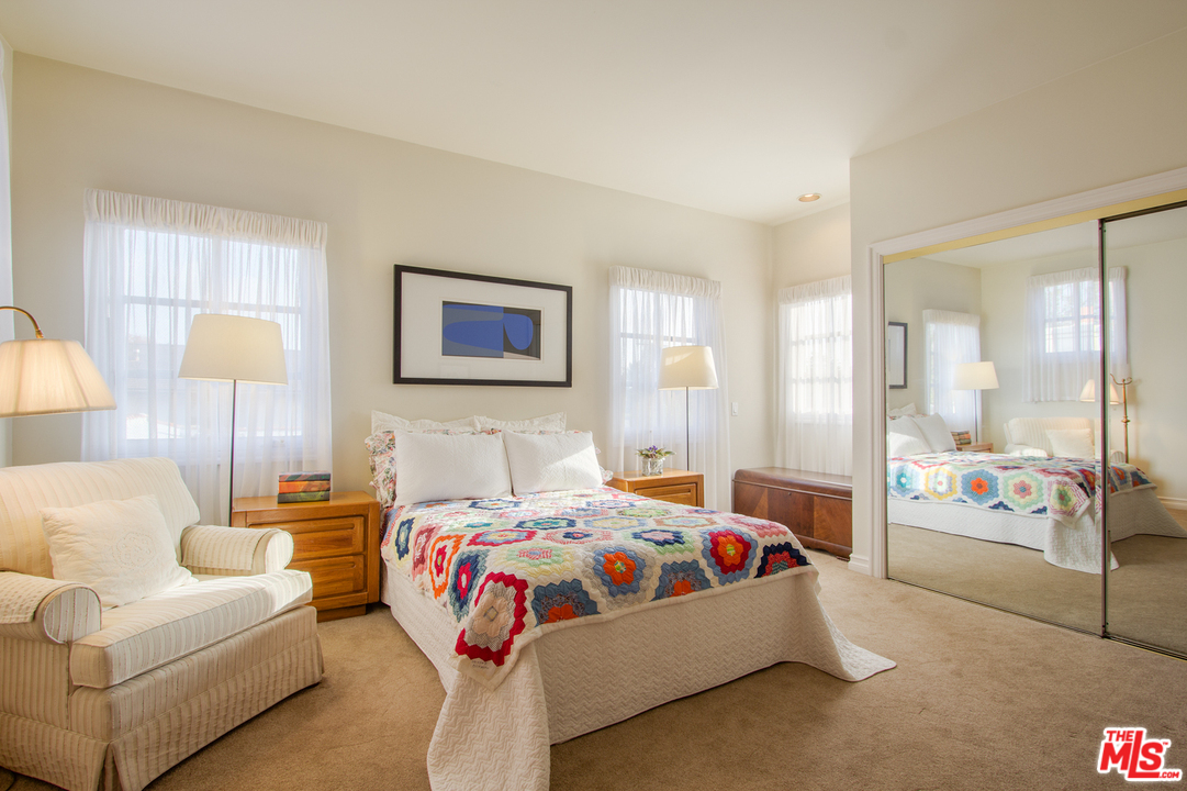 340 11th Street Santa Monica, CA 90402 - Photo 18 of 28 a bedroom with a bed and a couch