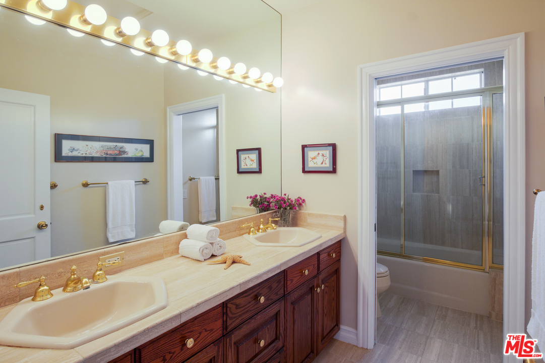 340 11th Street Santa Monica, CA 90402 - Photo 20 of 28 a bathroom with a sink double vanity granite tub and a mirror
