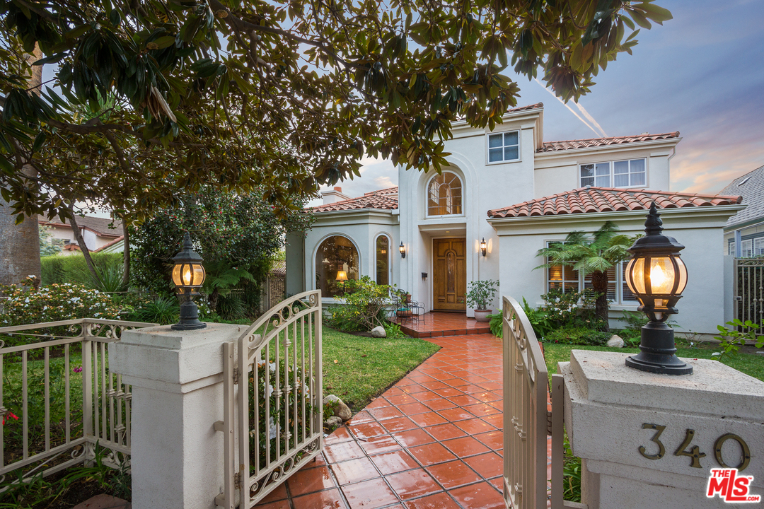 340 11th Street Santa Monica, CA 90402 - Photo 3 of 28 a front view of a house with garden