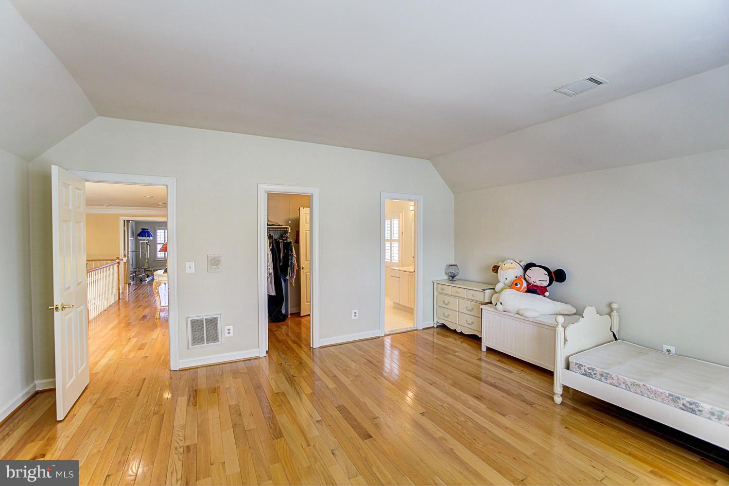 2102 Arrowleaf Drive Vienna, VA 22182 - Photo 22 of 29 Bedroom