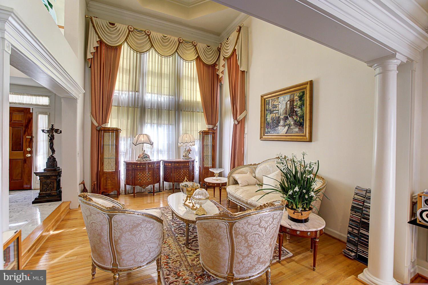 2102 Arrowleaf Drive Vienna, VA 22182 - Photo 5 of 29 Living Room