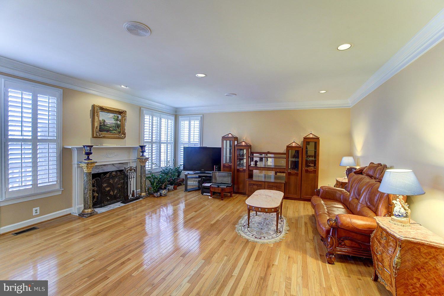 2102 Arrowleaf Drive Vienna, VA 22182 - Photo 9 of 29 Family Room