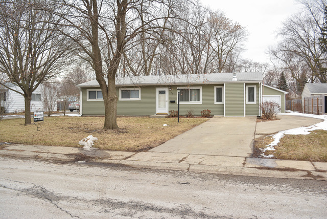 53 Sierra Road Montgomery, IL 60538 - Photo 2 of 25 front view of house with a yard
