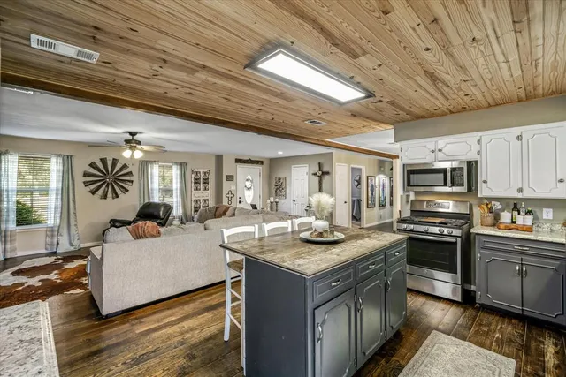 $379,900 | 204 Southridge Road, Edgewood, TX 75117