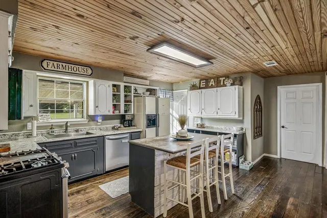 $379,900 | 204 Southridge Road, Edgewood, TX 75117