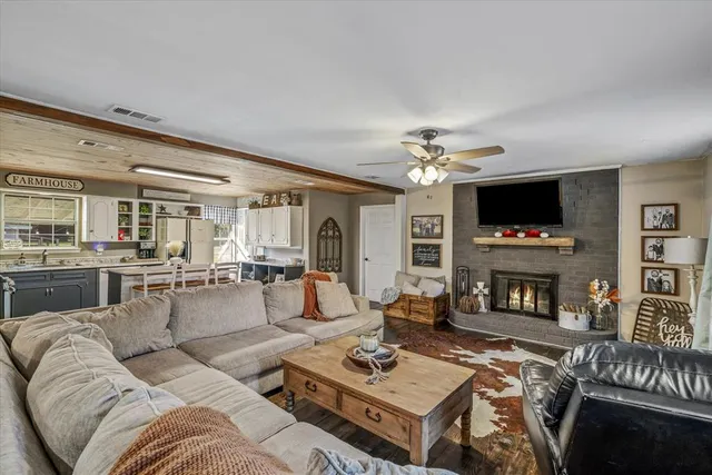 $379,900 | 204 Southridge Road, Edgewood, TX 75117