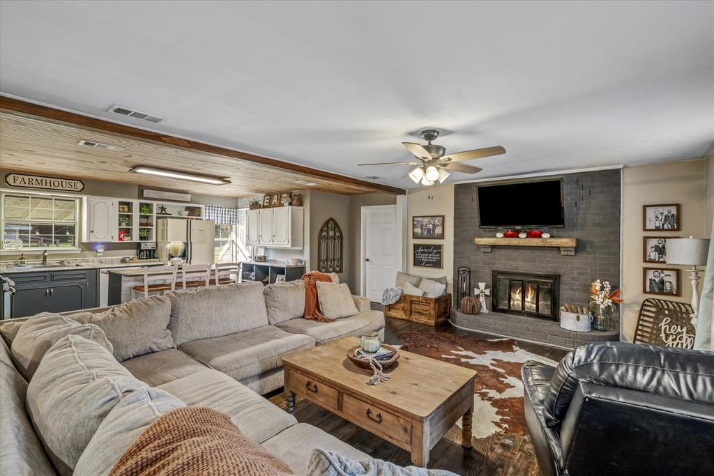 204 Southridge Road Edgewood, TX 75117 - Photo 6 of 36