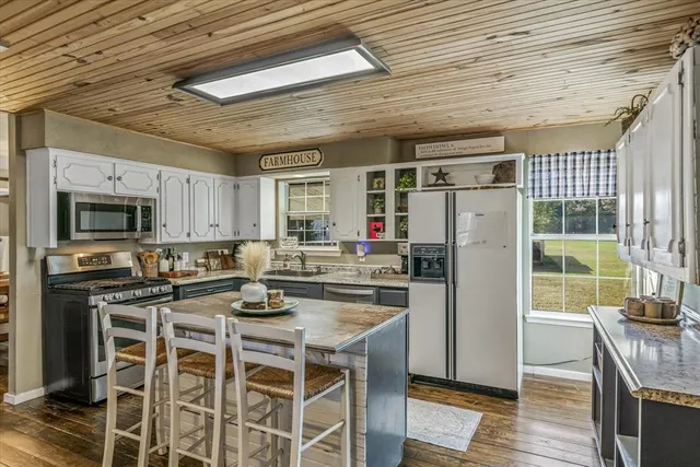 $379,900 | 204 Southridge Road, Edgewood, TX 75117