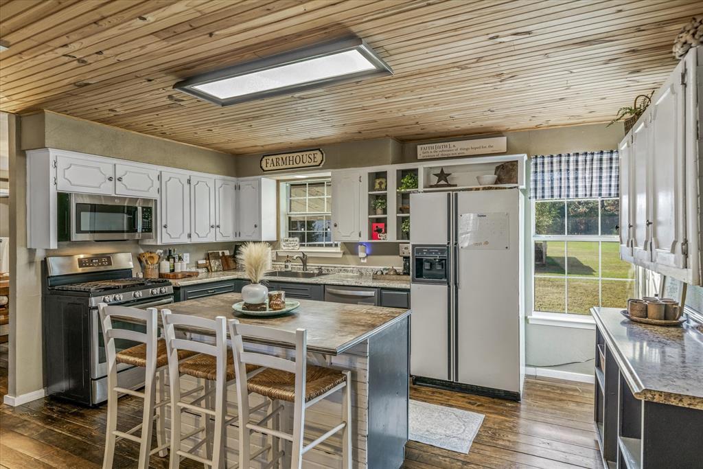 204 Southridge Road Edgewood, TX 75117 - Photo 10 of 36