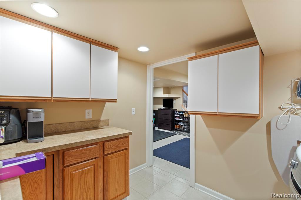 1395 Roslyn Road Grosse Pointe Woods, MI 48236 - Photo 33 of 43