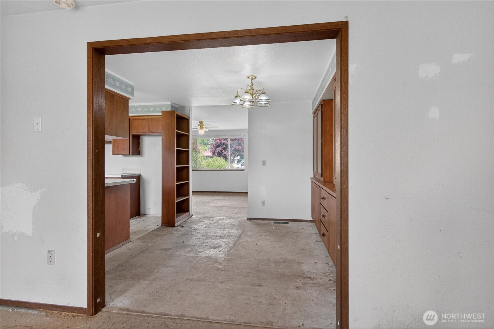 716 Murphy Way Sultan, WA 98294 - Photo 10 of 31 a view of a hallway with a dining table and chairs