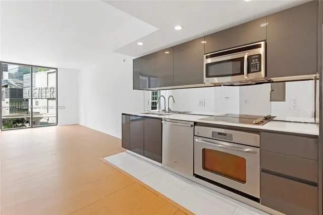 $2,275 | 31 Southeast 6th Street, Unit 705, Miami, FL 33131