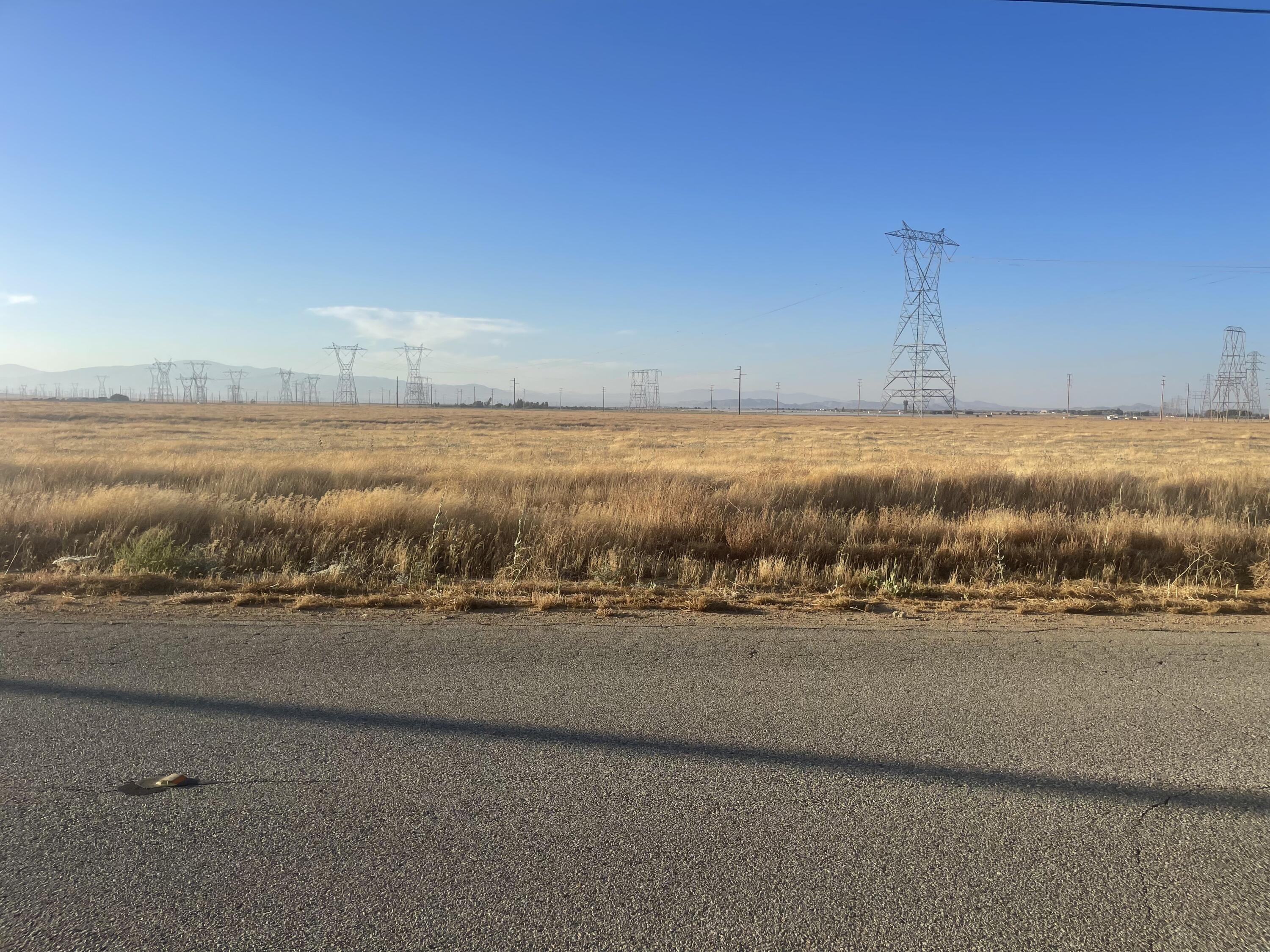 100 Stw Lancaster, CA 93536 - Photo 1 of 4 59941784-F696-47D4-BFBC-C168F91BCBA6