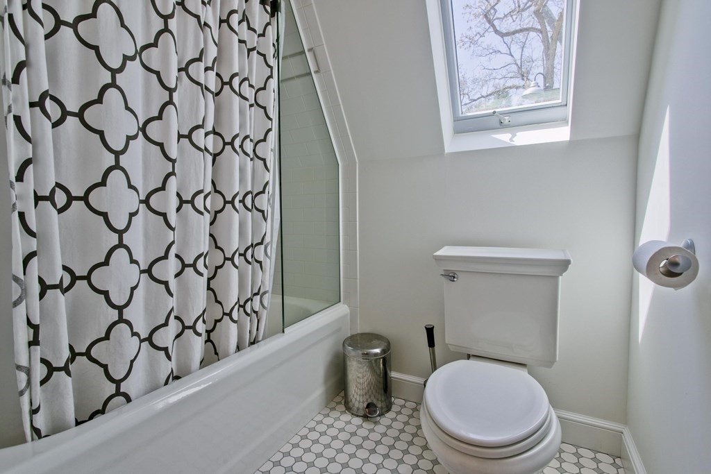 88 Round Hill Road, Unit 3 Northampton, MA 01060 - Photo 32 of 39 Gallery Image 32