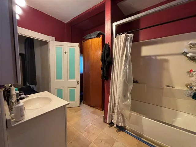 $100,000 | 2121 South 10th Street, St. Joseph, MO 64503