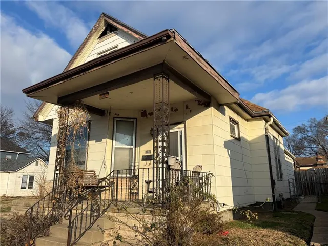 $100,000 | 2121 South 10th Street, St. Joseph, MO 64503