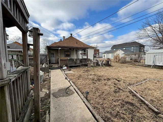 $100,000 | 2121 South 10th Street, St. Joseph, MO 64503