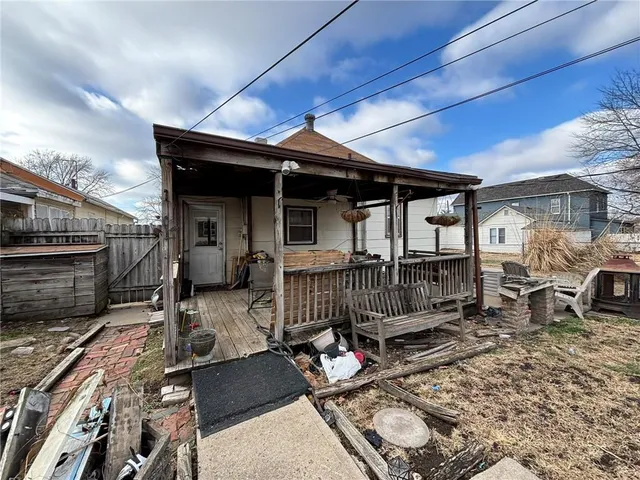 $100,000 | 2121 South 10th Street, St. Joseph, MO 64503