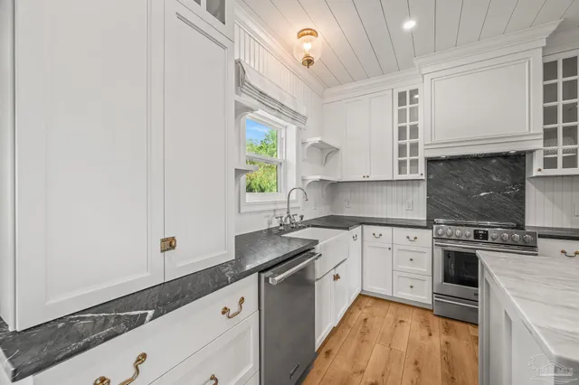 $725,000 | 7693 Petersen Point Road, Milton, FL 32583