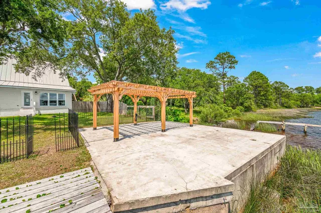 $725,000 | 7693 Petersen Point Road, Milton, FL 32583