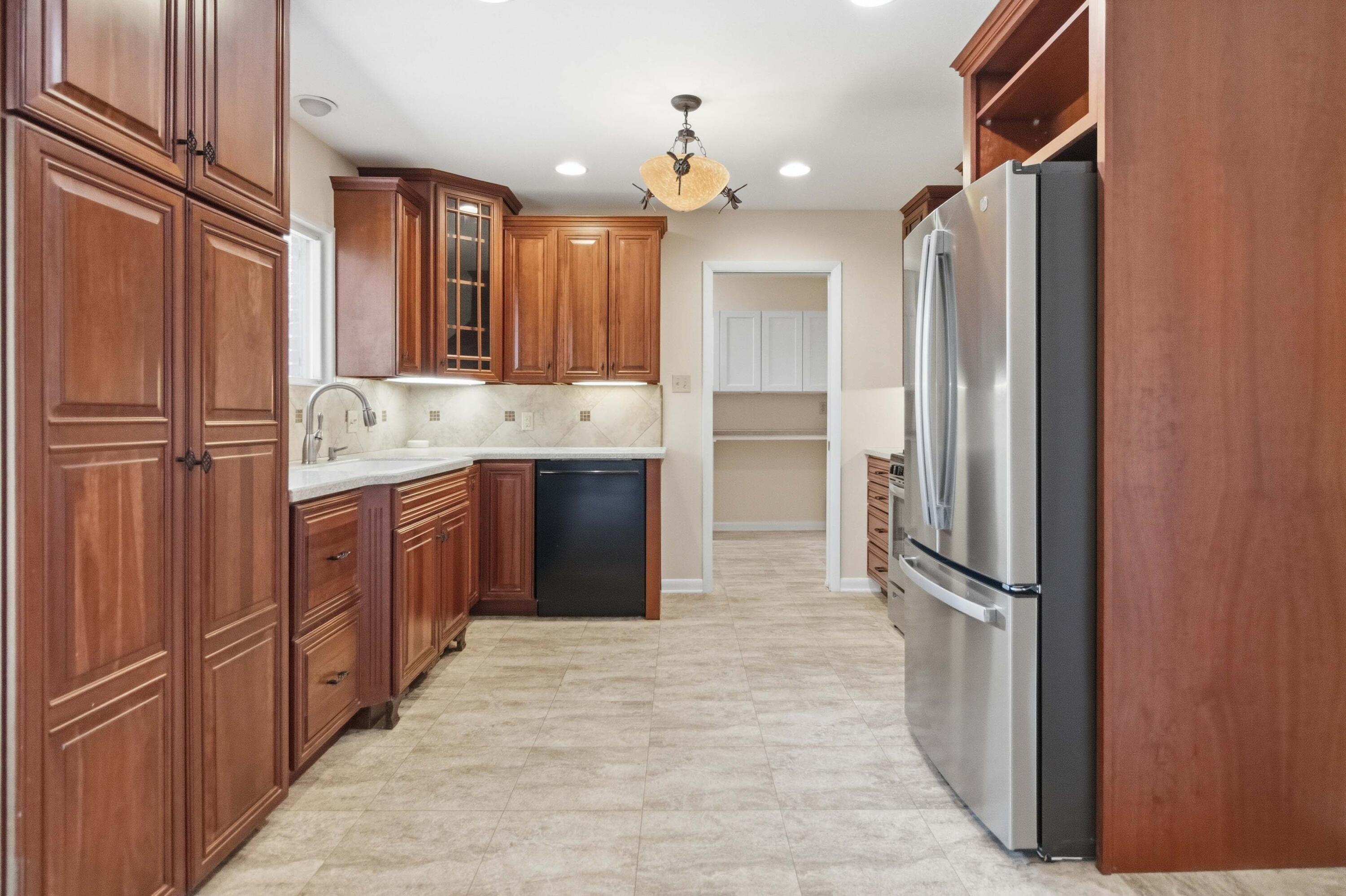 577 Seattle Drive Lexington, KY 40503 - Photo 11 of 31 Kitchen