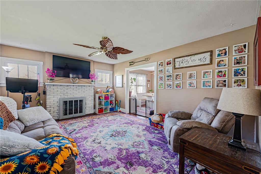 3704 New Texas Road Pittsburgh, PA 15239 - Photo 4 of 19 Gallery Image 4