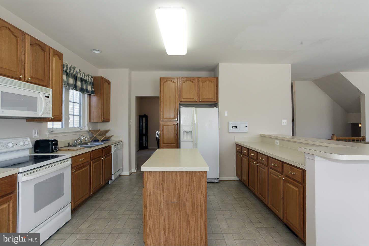 18121 Coachmans Road Germantown, MD 20874 - Photo 14 of 29 Kitchen