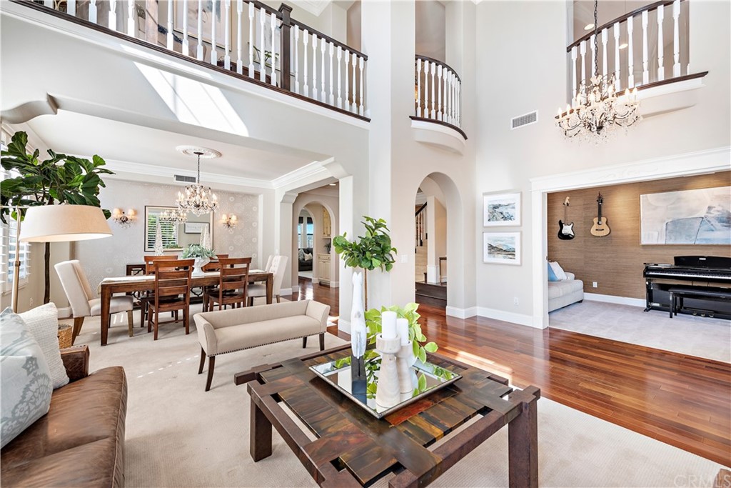 37 Oak View Drive Aliso Viejo, CA 92656 - Photo 9 of 46 a living room with furniture