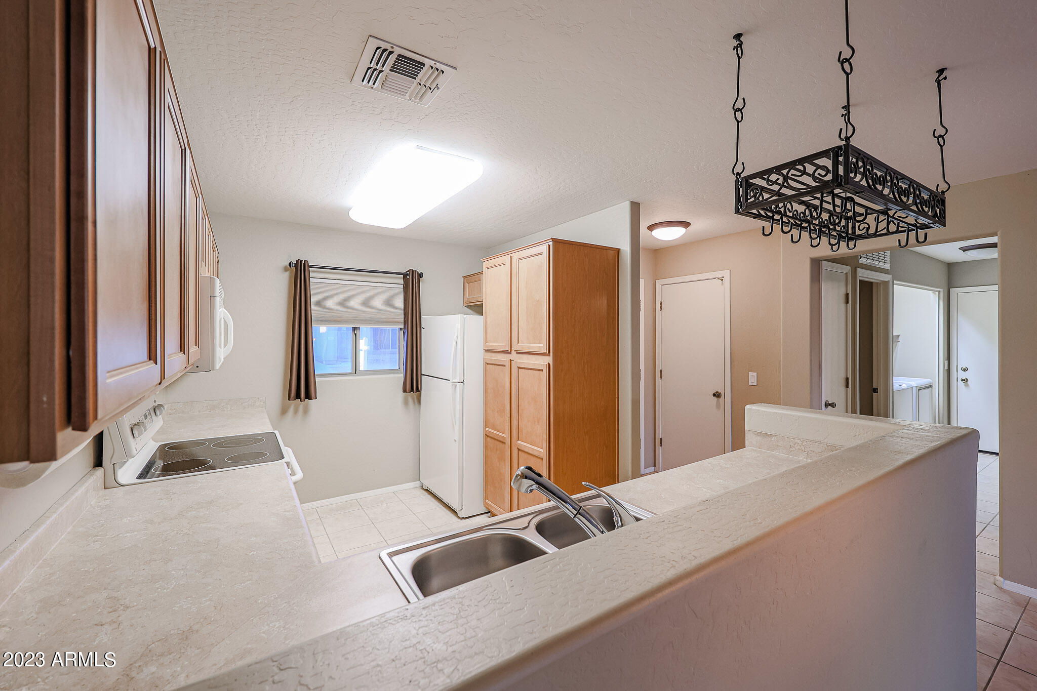 3714 West Carter Road Phoenix, AZ 85041 - Photo 4 of 26 B (1)