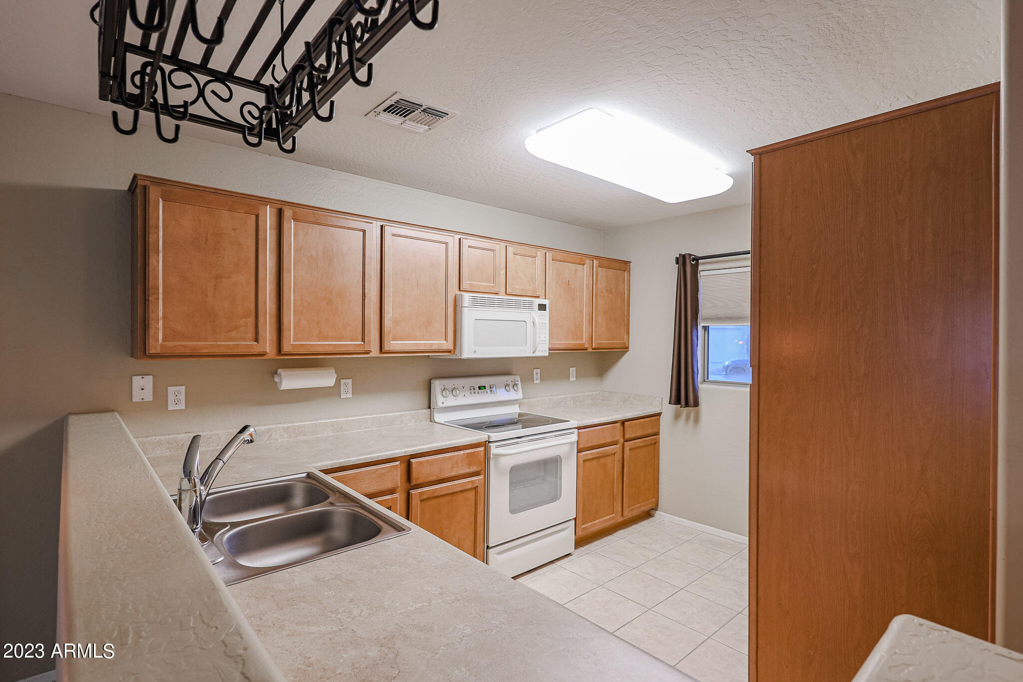3714 West Carter Road Phoenix, AZ 85041 - Photo 5 of 26 B (2)