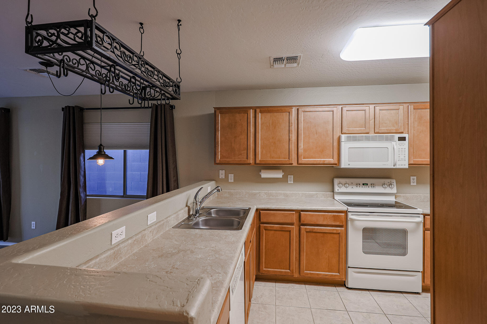 3714 West Carter Road Phoenix, AZ 85041 - Photo 6 of 26 B (3)
