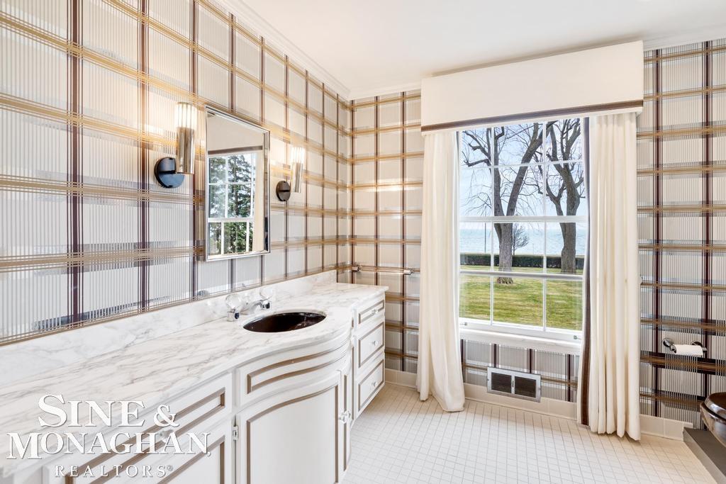 681 Lake Shore Road Grosse Pointe, MI 48236 - Photo 35 of 75 50114891-34.JPG