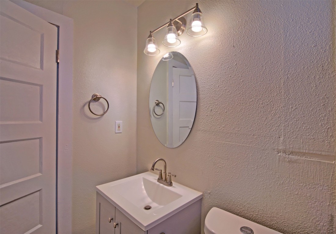 4010 Speedway, Unit A Austin, TX 78751 - Photo 7 of 10 a bathroom with a toilet a sink and mirror