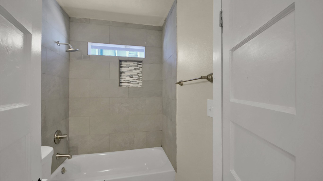 4010 Speedway, Unit A Austin, TX 78751 - Photo 8 of 10 a bathroom with a shower
