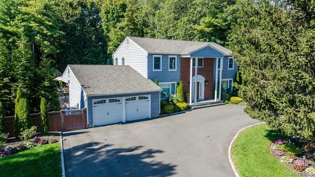 $2,379,000 | 75 Karol Place, Muttontown, NY 11753