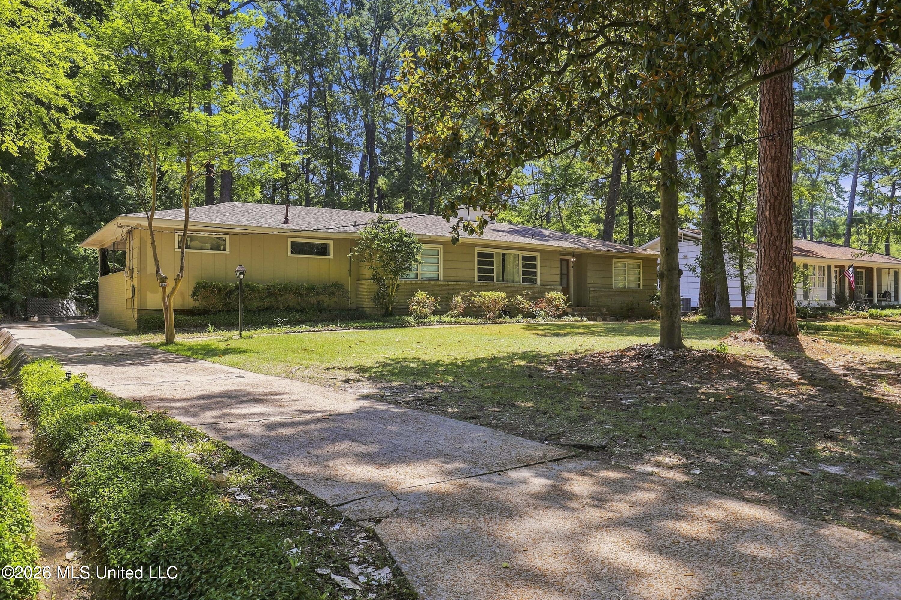 4514 Eastwood-1