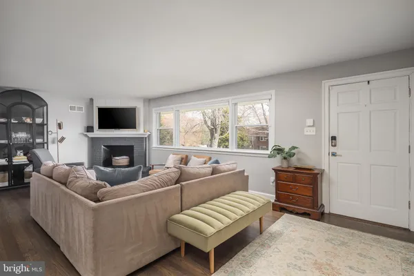 $849,500 | 8912 Dogue Drive, Alexandria, VA 22309