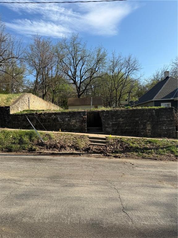 516 Blake Street St. Joseph, MO 64504 - Photo 1 of 8