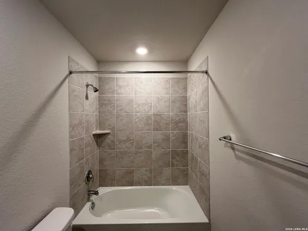 $2,195 | 465 Middle Green Loop, Floresville, TX 78114