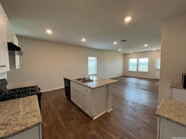 $2,195 | 465 Middle Green Loop, Floresville, TX 78114